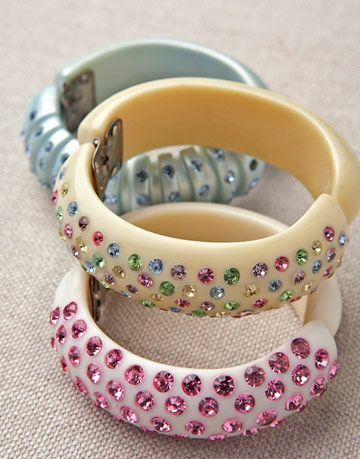 gelang plastik dengan rhinestones