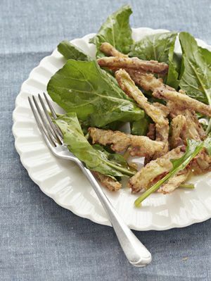 daun bawang goreng dan salad arugula