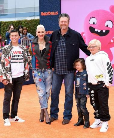 gwen stefani blake shelton karpet merah keluarga