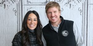 joanna dan chip gaines, bagian atas host fixer hgtv