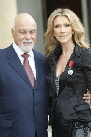 Celine Dion menerima 'Legion d'Honneur' oleh Presiden Prancis Nicolas Sarkozy, di Istana Elysee, di Paris, Prancis pada 22 Mei 2008