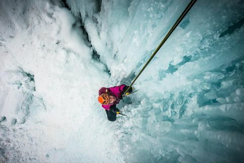 pendakian gunung es salju wanita