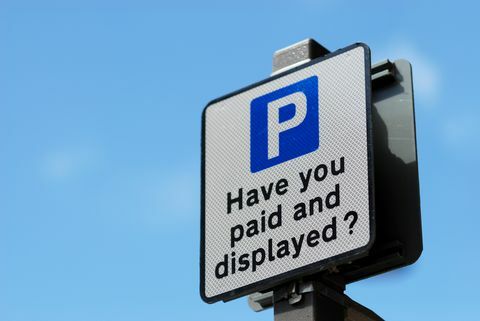 Sudahkah Anda membayar dan memajang tanda parkir