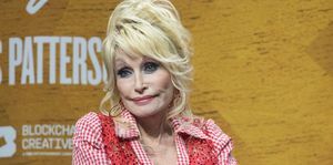 dolly parton membahas buku baru mereka, rose, run a novel co ditulis dengan james patterson di dollyverse didukung oleh laboratorium kreatif blockchain di eluvio selama konferensi dan festival sxsw 2022 di acl live di moody theater pada 18 Maret 2022 di austin, texas foto oleh rick kernfilmmagic