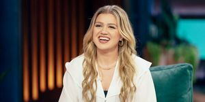 acara kelly clarkson episode 7i006 foto kelly clarkson foto oleh weiss eubanksnbcuniversal via getty images