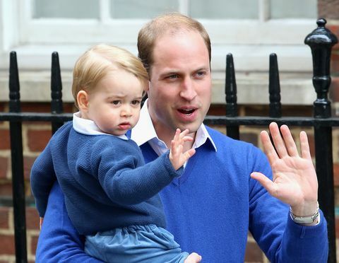 Pangeran George dan Putri Charlotte telah tiba di rumah sakit untuk bertemu saudara mereka
