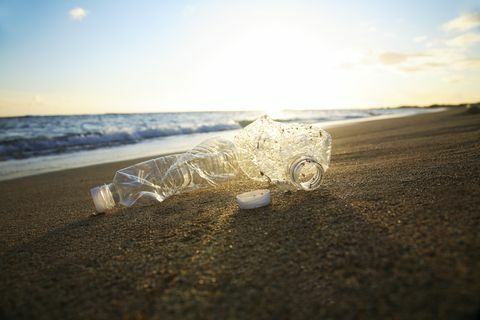 Hawaii, Oahu, Sebotol air di pantai