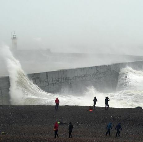 BRITAIN-EROPA-WEATHER-STORMS