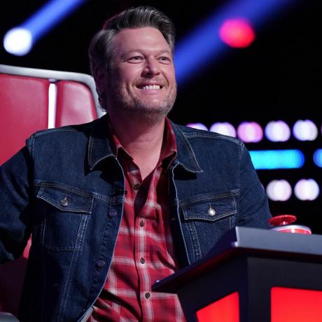 Pelatih 'the voice' 2022 dan penyanyi musik country blake shelton bersama istri gwen stefani selama audisi